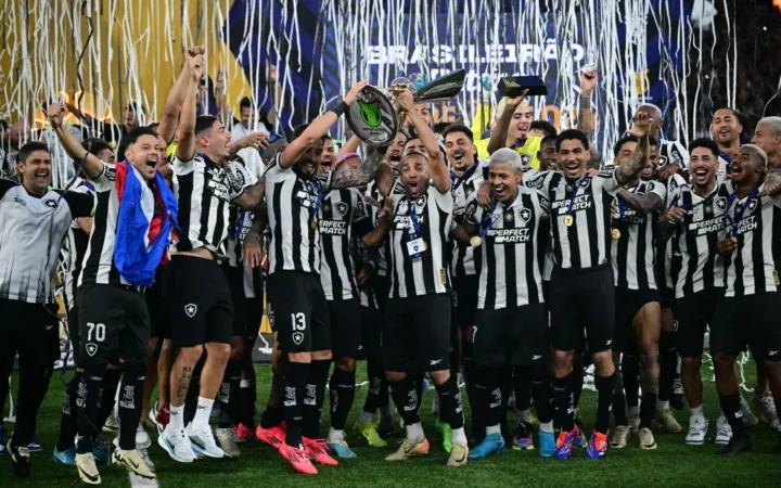 Botafogo vence São Paulo e conquista o título brasileiro