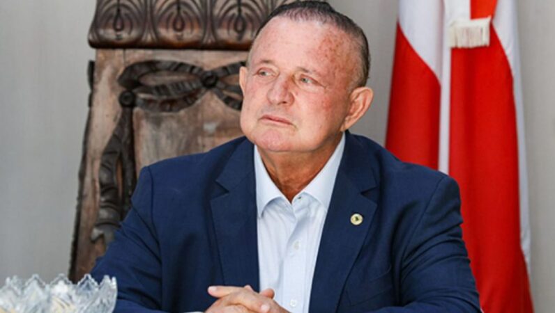 Adolfo Menezes durante entrevista em evento na sede da UPB.