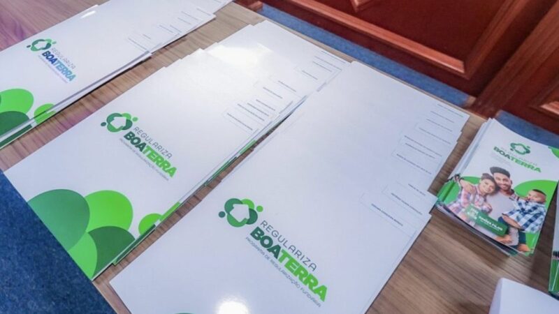 Equipe do Programa Regulariza Boa Terra realiza visitas domiciliares no bairro Ponto Parada, Simões Filho.