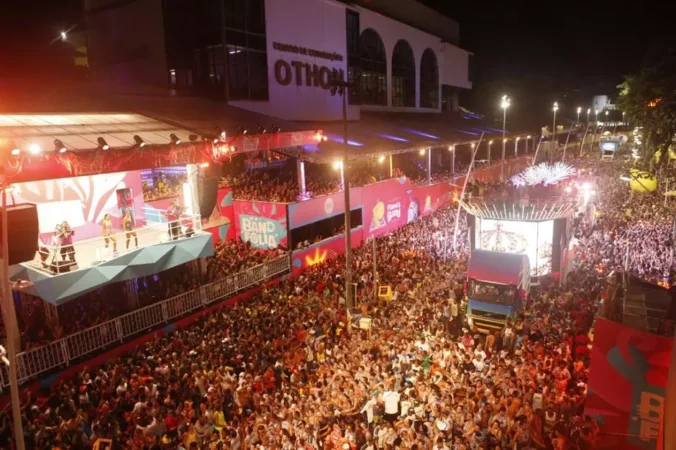 "Camarote do Carnaval de Salvador 2025 com atrações exclusivas e estrutura premium.