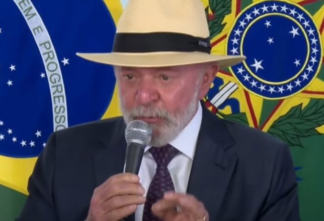 Presidente Lula sanciona lei sobre celulares nas escolas