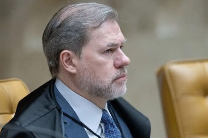 Ministro Dias Toffoli leva revisão da vida toda ao plenário físico do STF.