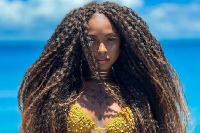 Crislayne Souza, Rainha do Carnaval de Salvador 2025, durante o desfile.