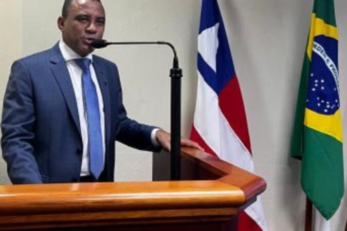 Prefeito Delvado Soares anuncia colégio modelo em Simões Filho.