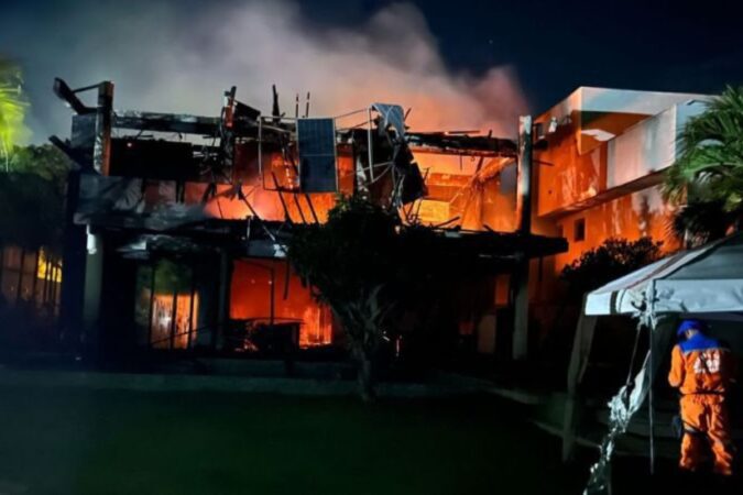 Incêndio em residência no condomínio Paraíso de Guarajuba, Camaçari.