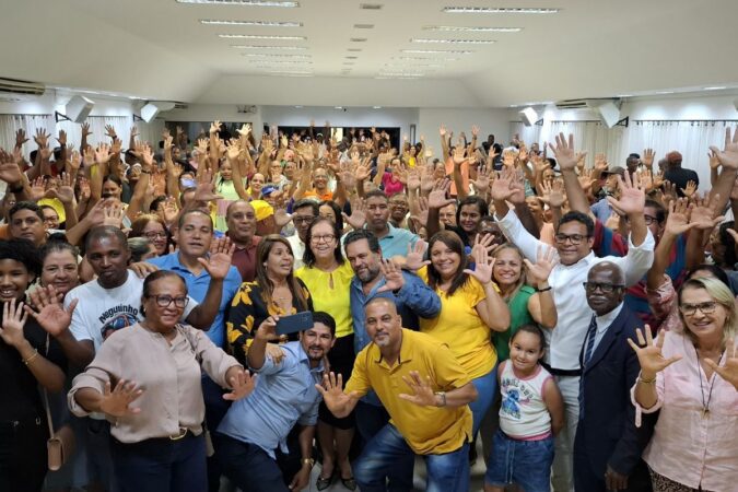Reunião de grupo político em Simões Filho discute cassação de prefeito e nova eleição.