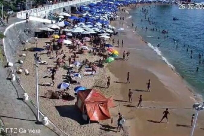 Câmeras da Prefeitura registram queda de estruturas na Orla da Barra