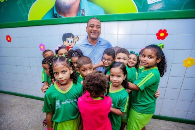 Ano letivo 2025 começa em Simões Filho com investimentos