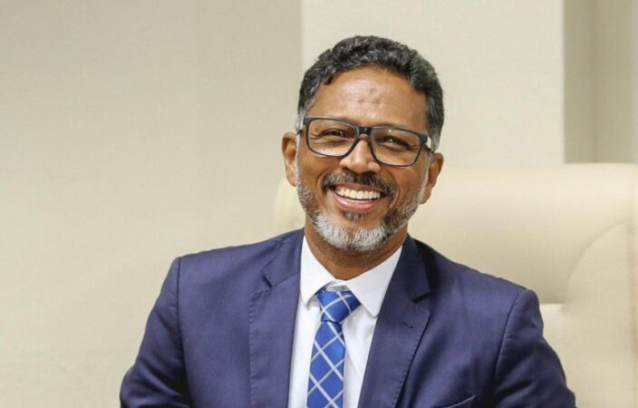 Vereador Eri Costa falta a entrevista no PodPensar, mas programa mantém audiência