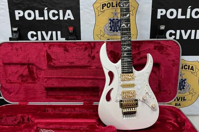 Guitarra de R$ 50 mil recuperada pela polícia após furto em Simões Filho