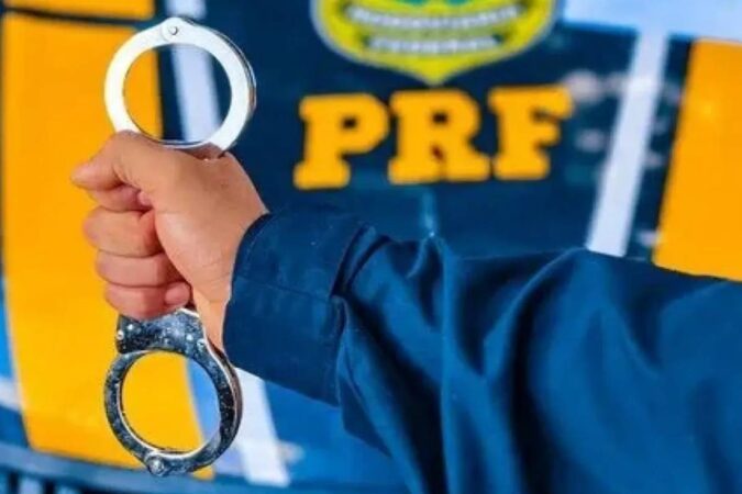 PRF Prende Homem que Devia R$ 40 mil de Pensão Alimentícia em Simões Filho