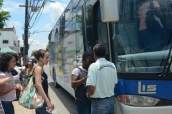 Transporte Universitário gratuito para alunos de Simões Filho.