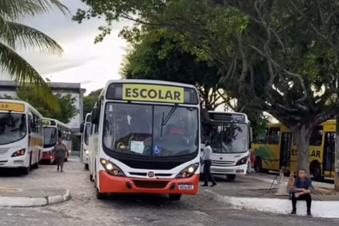 transporte universitário em Simões Filho