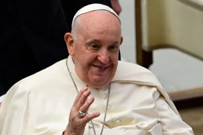 Papa Francisco se recupera bem após internação hospitalar