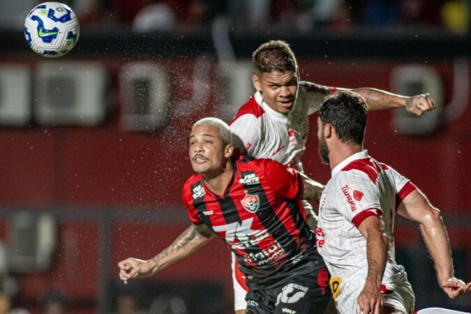 Vitória é eliminado da Copa do Brasil após derrota para o Náutico no Barradão