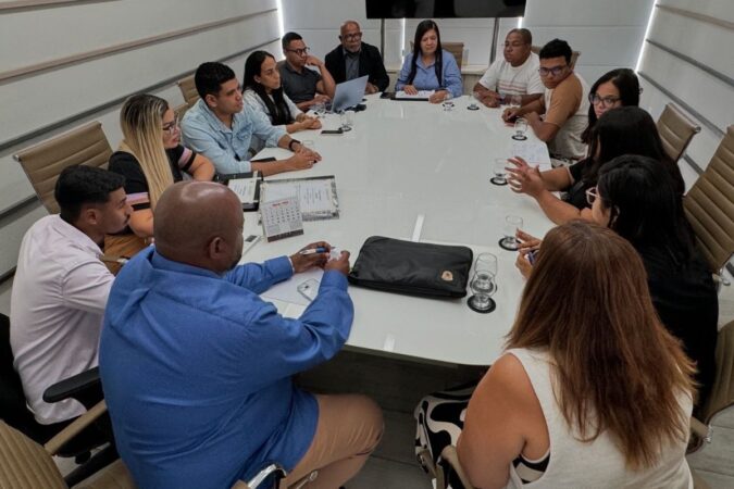 Prefeitura de Simões Filho não resolve transporte universitário em reunião