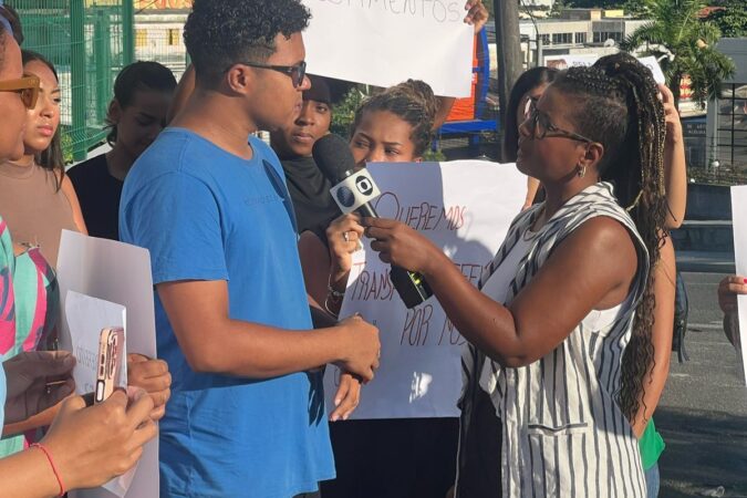 Secretária de Simões Filho propõe uso ilegal de ônibus escolares