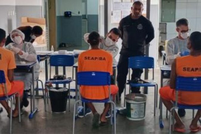 Coleta de DNA em presos da Colônia Penal de Simões Filho ajuda a solucionar crimes