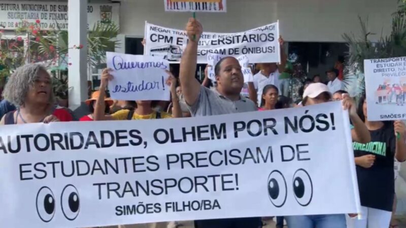 Estudantes protestam contra descaso da prefeitura sobre transporte universitário