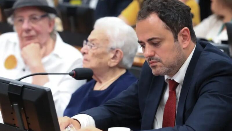 Relator mantém decisão que pode cassar Glauber Braga em caso apontado como armação da extrema-direita