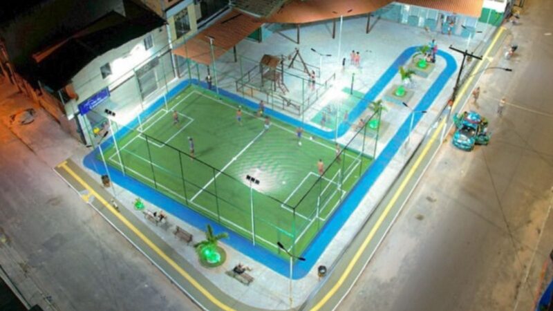 Pitanguinha ganha praça maquiada enquanto ruas seguem no abandono