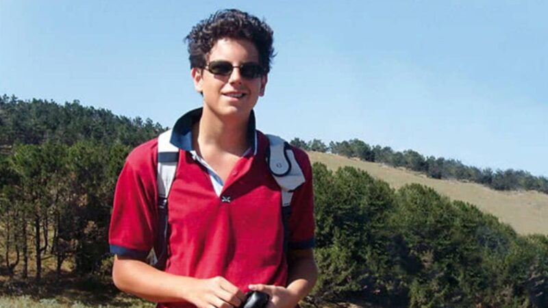 Canonização de Carlo Acutis, o "Padroeiro da Internet", Adiada pelo Vaticano Após Morte do Papa