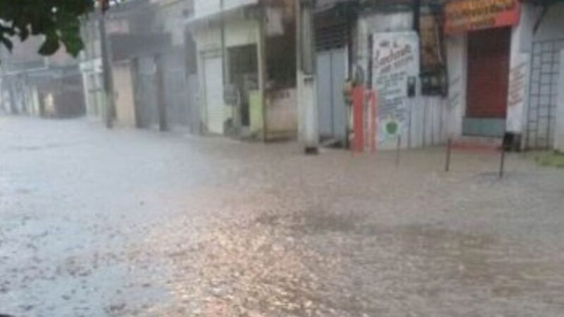 Simões Filho enfrenta caos com chuvas e indignação popular cresce