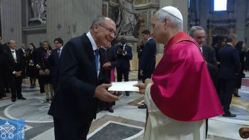 Geraldo Alckmin participa da missa inaugural do papa Leão XIV no Vaticano