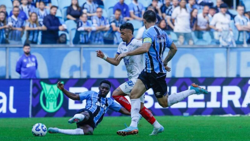 Com pênalti polêmico, Bahia perde para o Grêmio e cai na tabela do Brasileirão