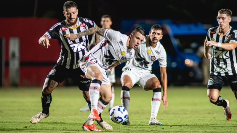 Vitória perde para o Santos no Barradão e volta à zona de rebaixamento do Brasileirão