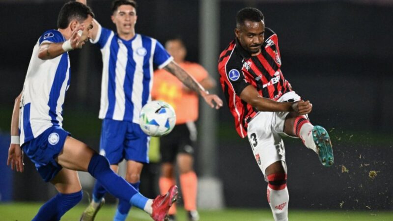 Claudinho marca golaço e Vitória vence Cerro Largo na Sul-Americana