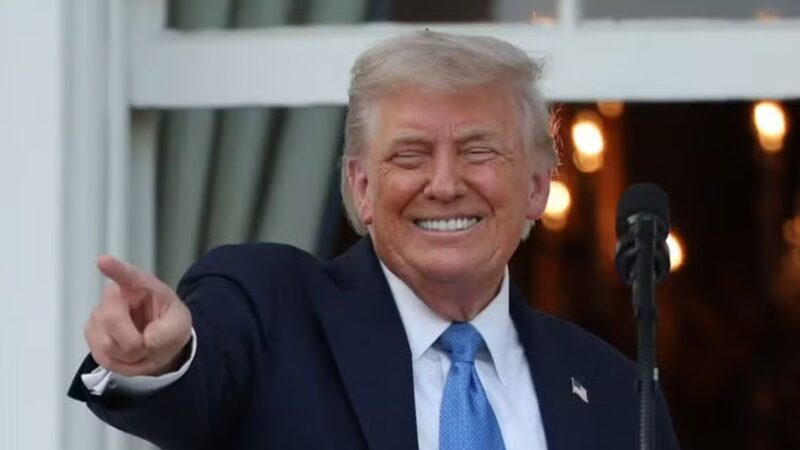 Senado americano aprova megapacote de benefícios fiscais para ricos proposto por Trump