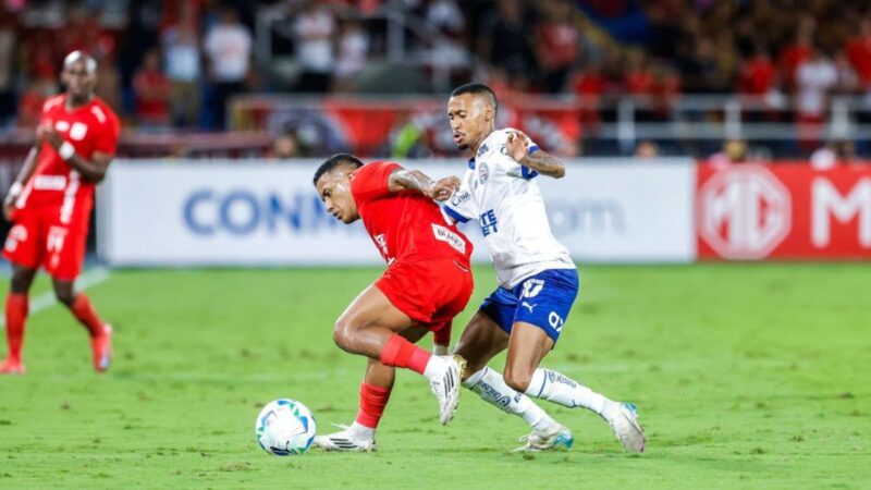 Tricolor sofre com falhas defensivas e é derrotado por 2 a 0 na Colômbia