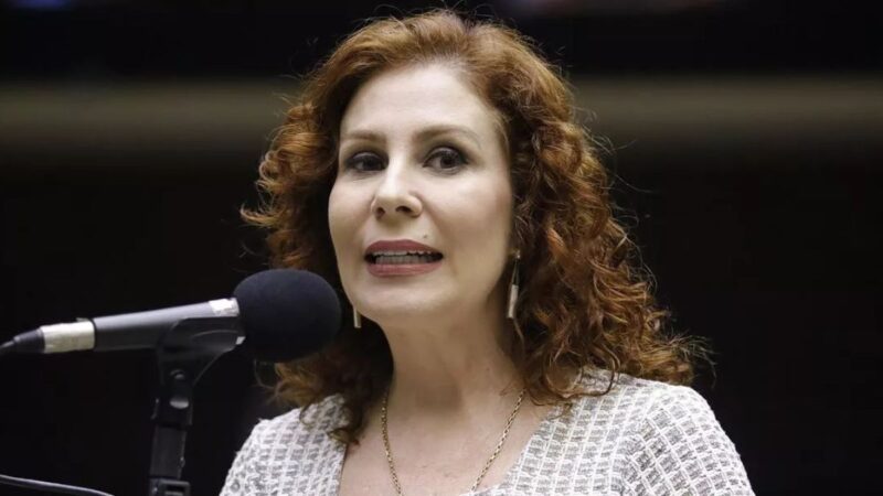 Carla Zambelli presa em Roma após condenação do STF por crimes digitais