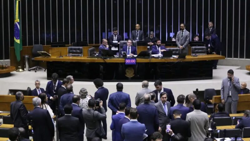 Congresso aprova medidas polêmicas que afetam população e meio ambiente