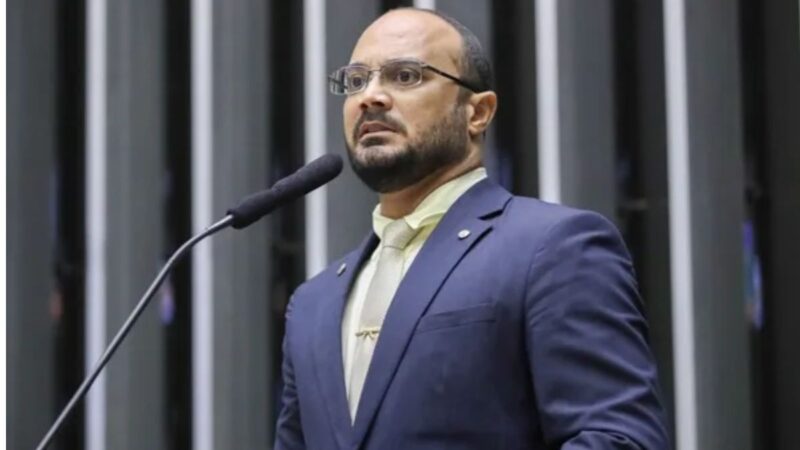 Deputado Capitão Alden reage após ser citado em relatório da Polícia Federal sobre Jair Bolsonaro.