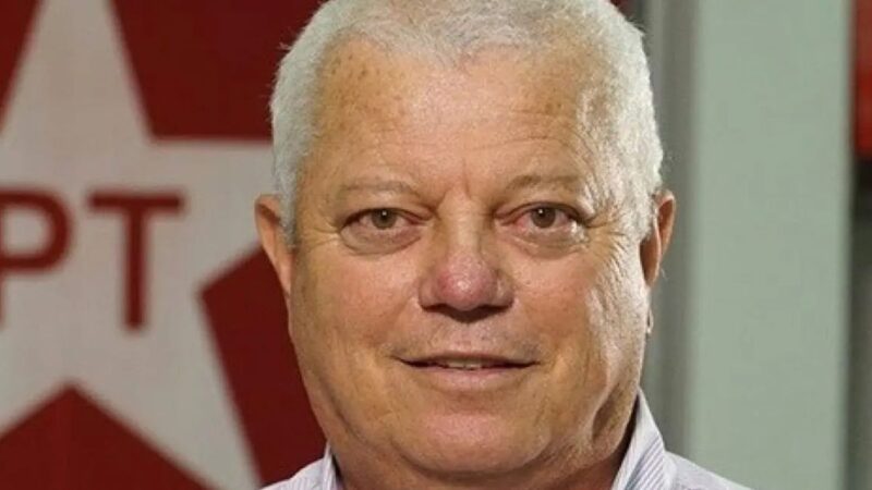 Foto de Everaldo Anunciação, ex-presidente do PT-BA, em evento político