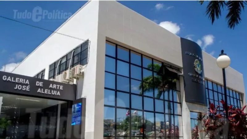 Vista externa da Câmara Municipal de Vereadores de Simões Filho, Bahia.