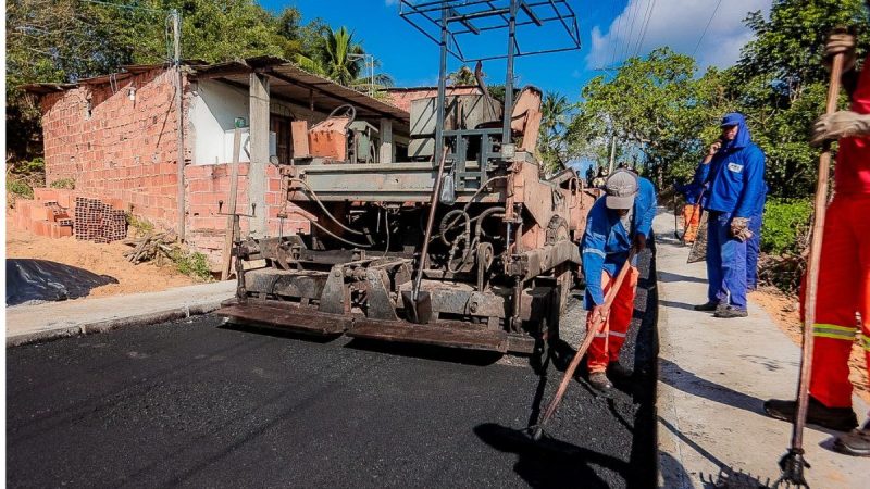 “Asfalto sonrisal em Simões Filho expõe desgaste rápido das obras da gestão Del