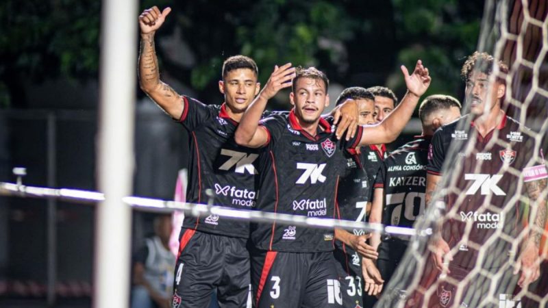 Vitória celebra vitória sobre o Ceará no Barradão, se aproximando da saída do Z-4 do Brasileirão