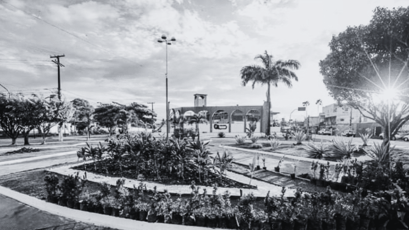 Imagem da praça central de Simões Filho