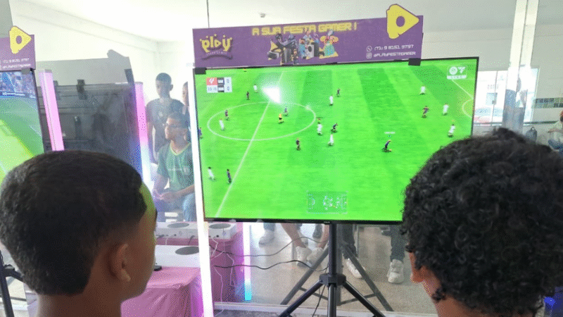 jovens de Simões Filho enfrentam atraso tecnológico durante Semana da Juventude