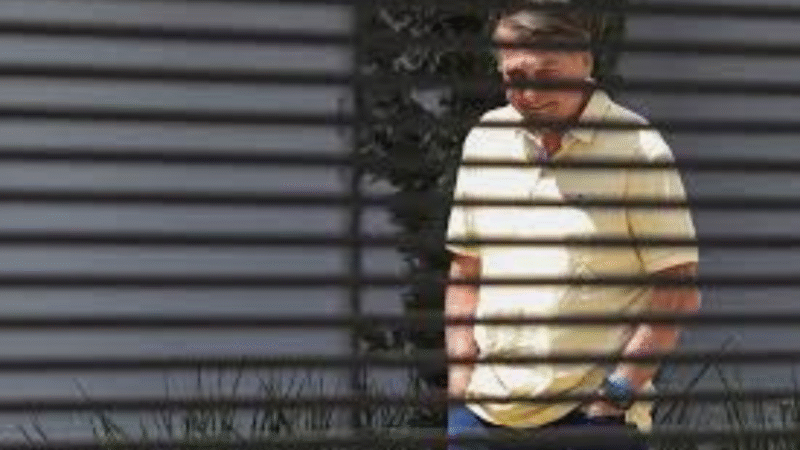 Jair Bolsonaro sendo conduzido pela Polícia Federal após prisão preventiva