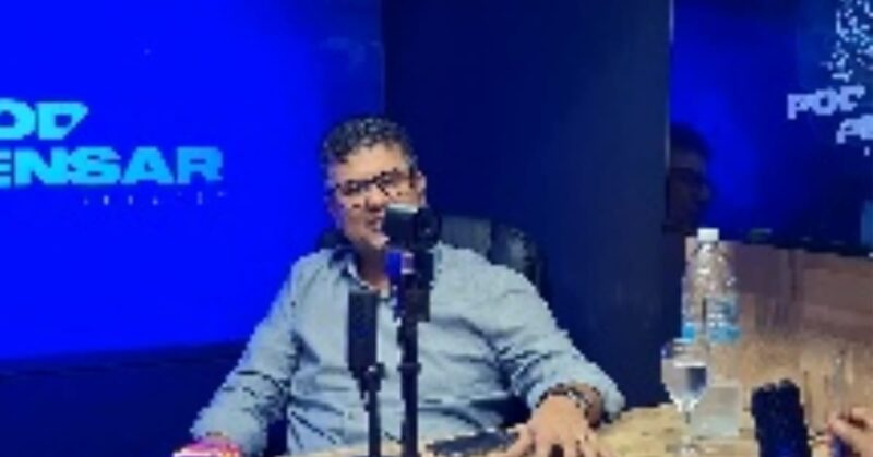 Presidente da Câmara de Simões Filho, Itus Ramos, participa do podcast PodPensar ao lado de vereadores