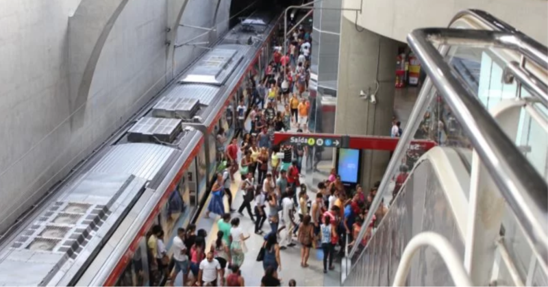 Rui Costa discursa na inauguração da nova Rodoviária de Salvador ao anunciar estudos para expansão do metrô.