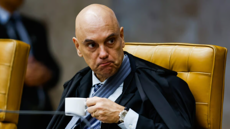 Alexandre de Moraes durante sessão do Supremo em meio a debate sobre decisões envolvendo a Receita Federal