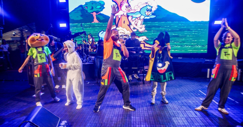 Crianças participam de atividades lúdicas durante a Semana da Cultura Gospel Kids na Praça da Bíblia