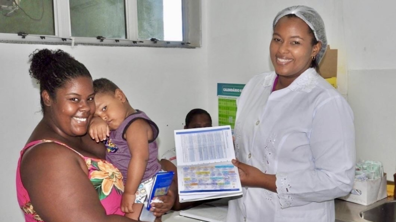 Moradores recebem vacina contra influenza em unidade de saúde de Simões Filho