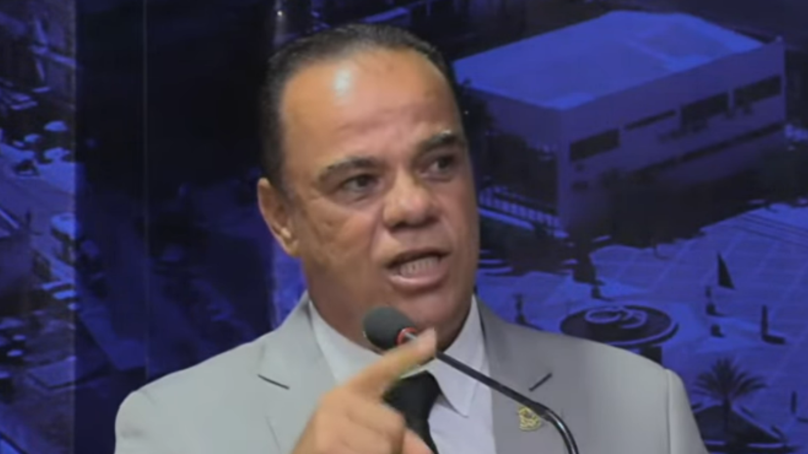 Vereadores discutem proposta sobre transporte escolar durante sessão da Câmara de Simões Filho