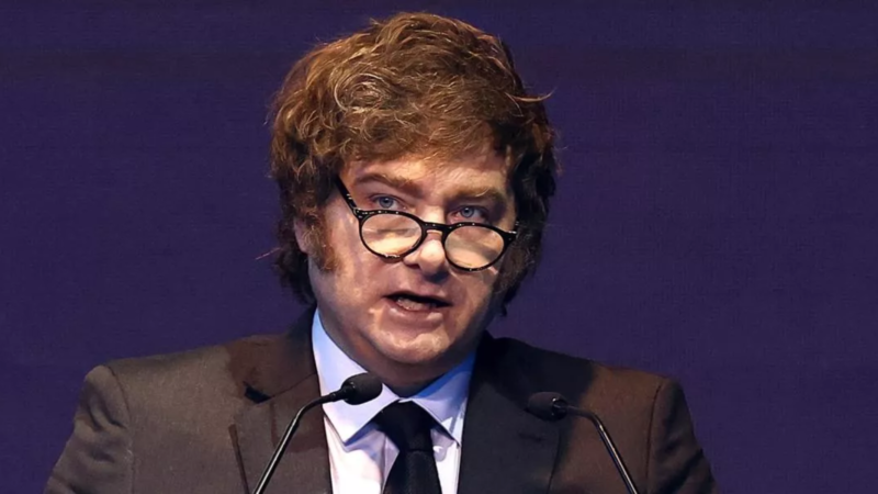 Açougue com preços elevados de carne na Argentina durante crise econômica